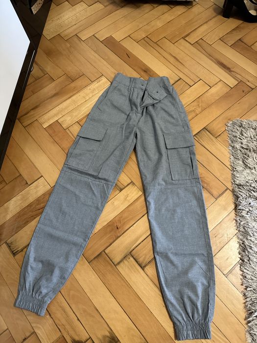 Pantaloni bershka cargo