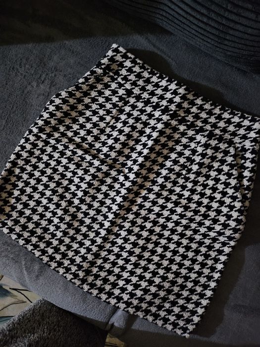 Дамски комплект от палто и пола