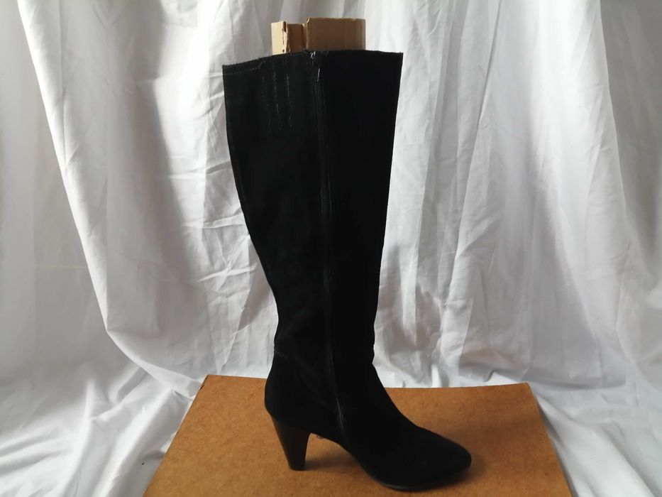 № 41 дамски ботуши естествен велур - с висок ток; марка Janet D.