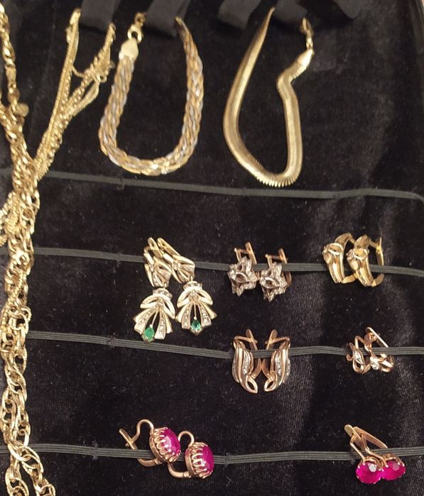 Продам Российские золотые серьги 583 пробы,б/у  в идеальном состоянии,