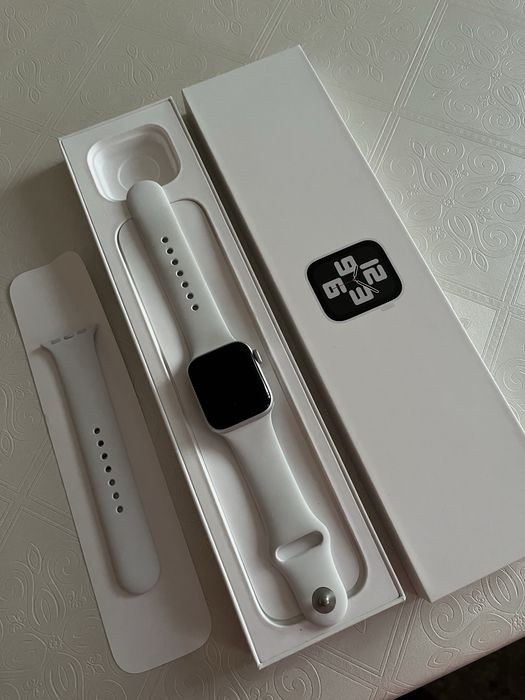 Продам Apple Watch SE 2 2022