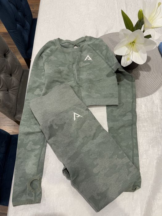 Дамски спортен клин + къса блуза