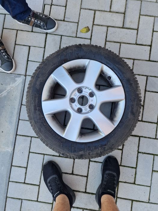 Vând jante Volkswagen R16