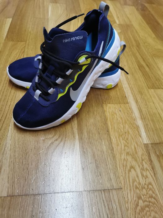 Adidași Nike react renew