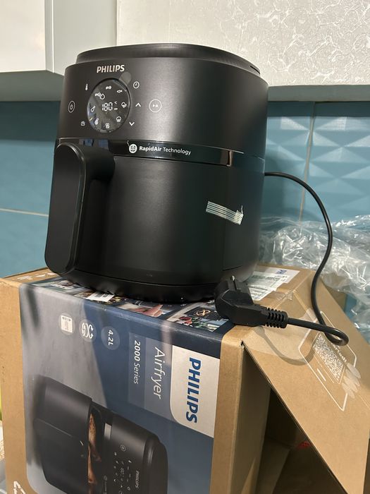 Philips Airfryer 2000 Series 4.2L - НЕРАЗОПАКОВАН с 2 г. гаранция