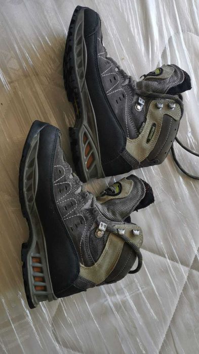 ghete bocanci munte Meindl air revolution vibram gore tex nr 37