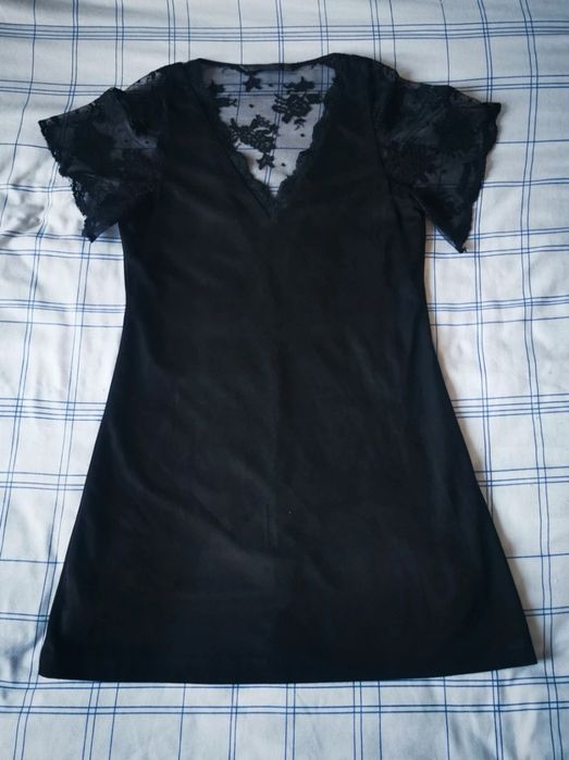 Rochie neagra cu dantela Zara