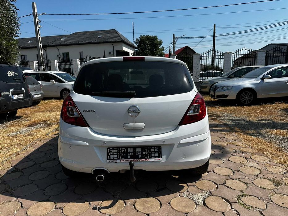 Opel CORSA 1.4 Benzina 2011
