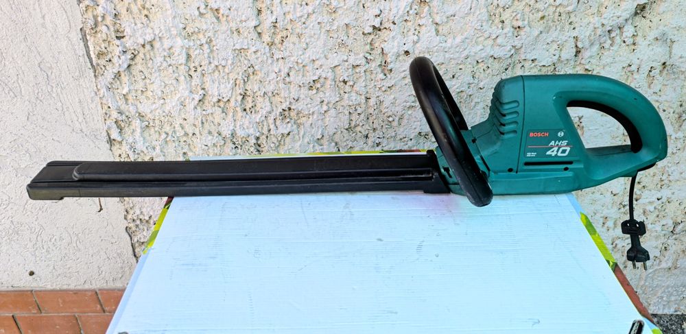 Храсторез за жив плет Bosch AHS 40