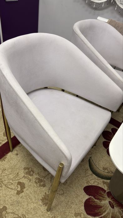 Стол со стульями