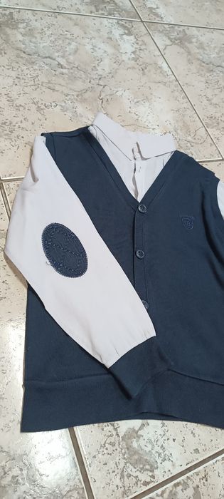 Vând Cămașa 9-10 ani