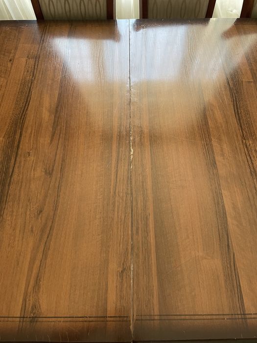 Стол и стулья в комплекте