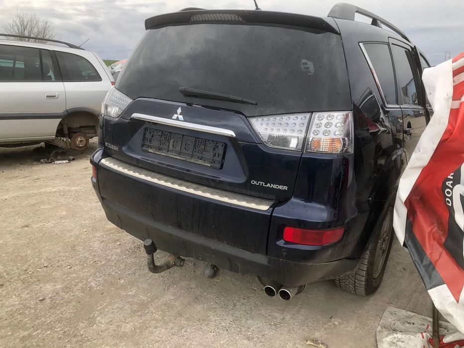 Dezmembrez piese Mitsubishi Outlander