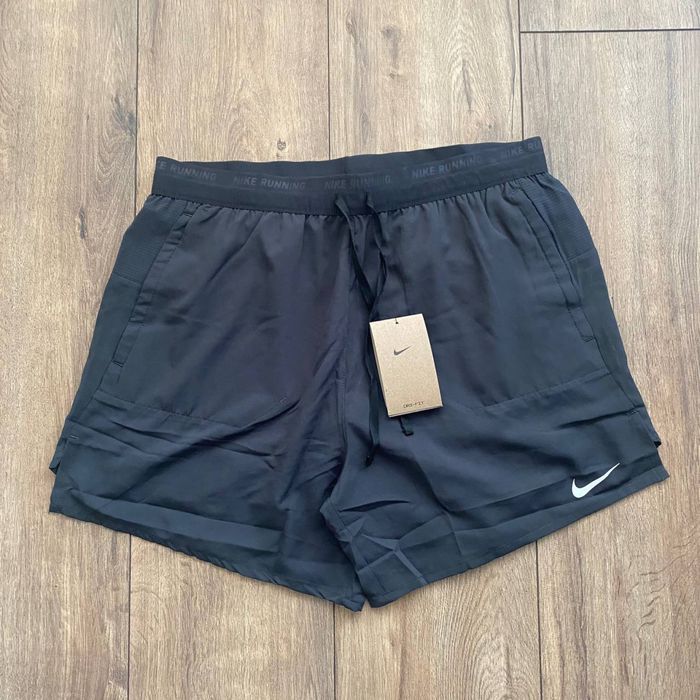 Nike къси панталони за бягане XL нови