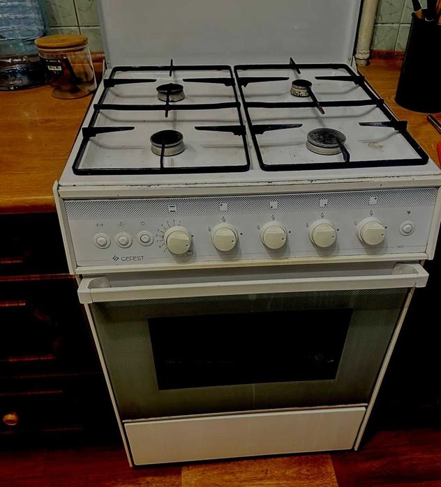 Продам газовую плиту