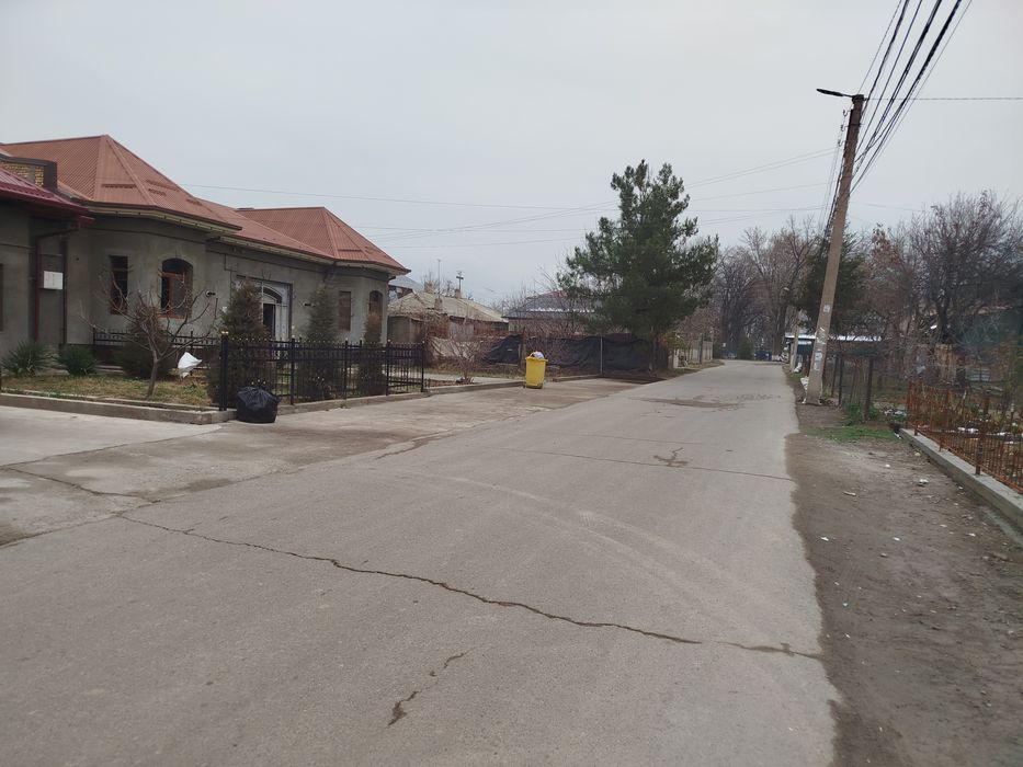 Продам под строительство 2сотых землю