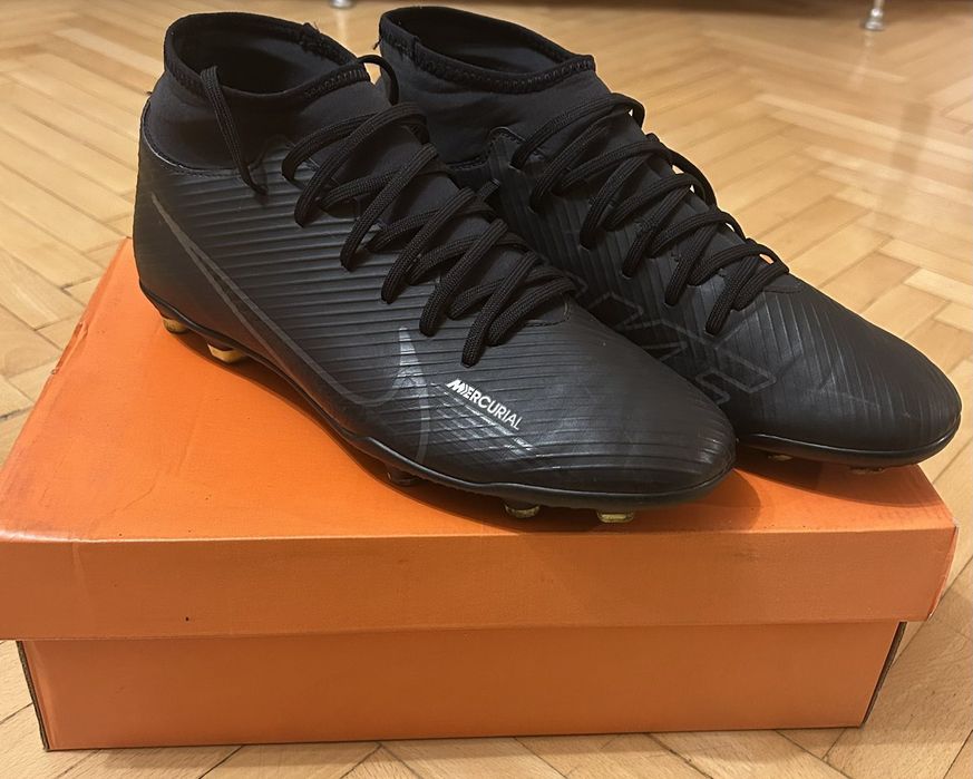 Продавам Запазени Футболни обувки Nike Mercurial