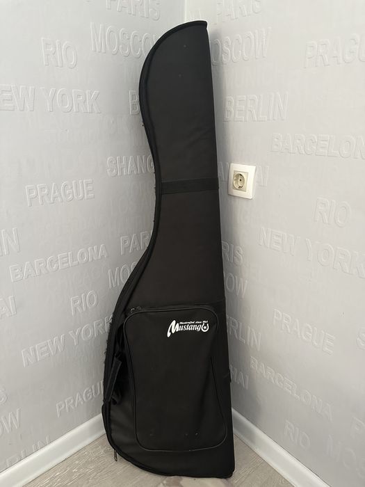 Электрогитара и комбо-усилитель