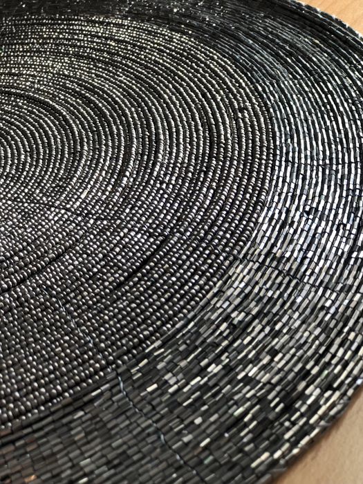 Подставка  из бисера под горячее ОАЭ 10000т