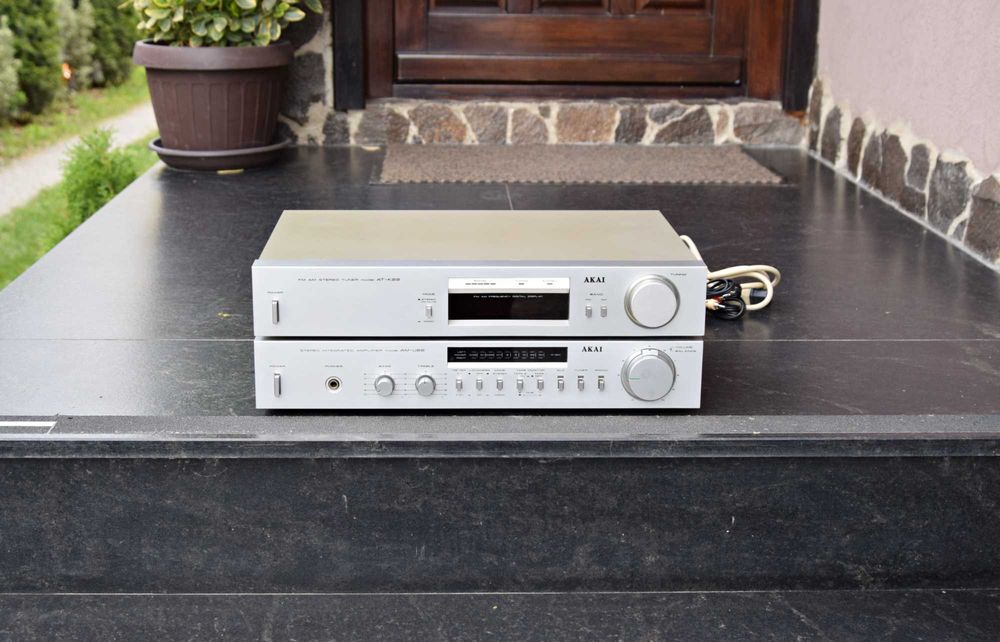 Linie Akai amplificator AM-U22 + tuner AT-K22