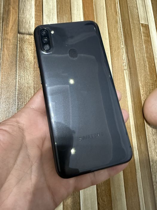 Samsung A11 holati yaxshi aybi yoq