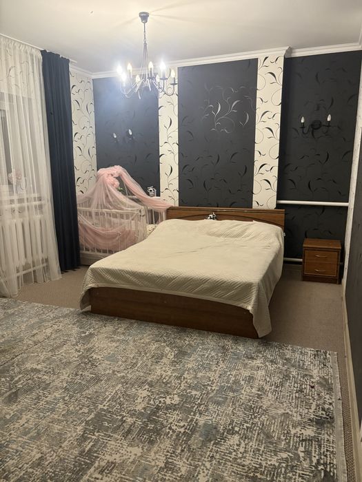 Продается двухэтажный  дом на берегу реки.