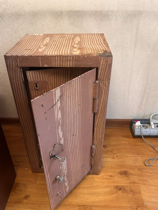 Железный сейф советский крепкий