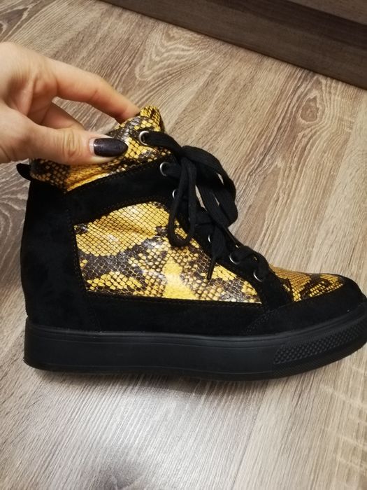 Дамски нови сникърси