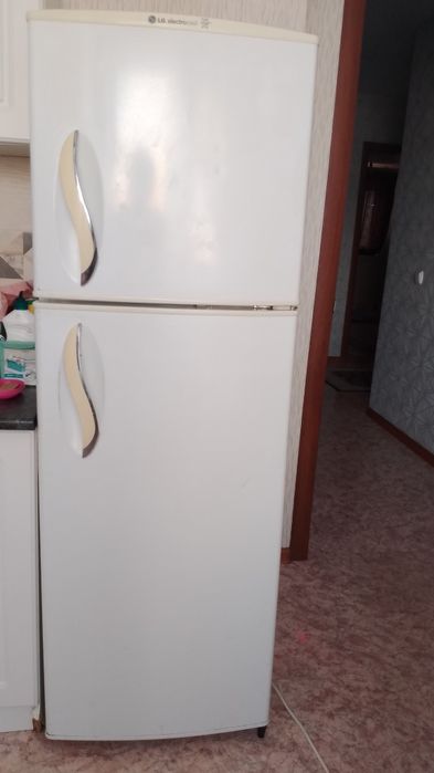 Продам Стол и стулья