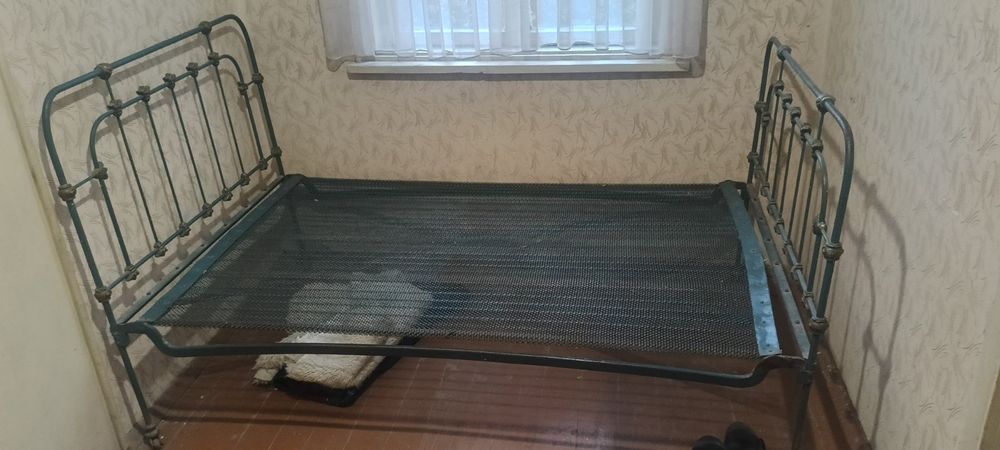 Продавам ретро легла два броя