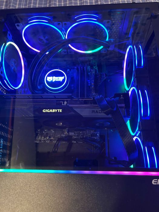 Геймърски i9 11900/RX 7800XT/32gb рам/Nvme 2tb/Enermax Top RGB