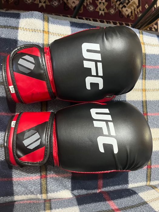 Боксерские перчатки