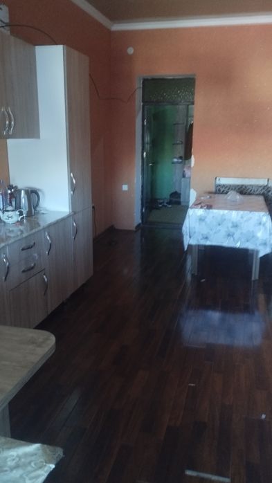 Bazar qasinda uy satiladi