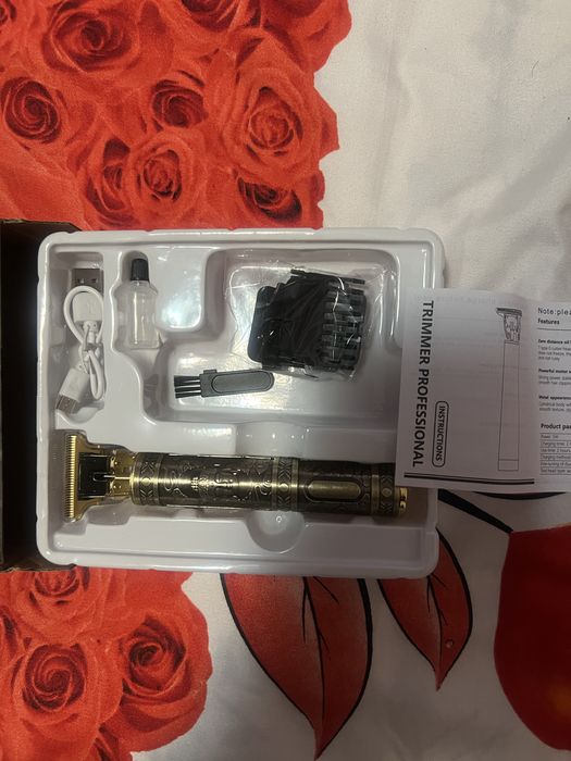 Masina de tuns profesionala pe baterie noua la cutie