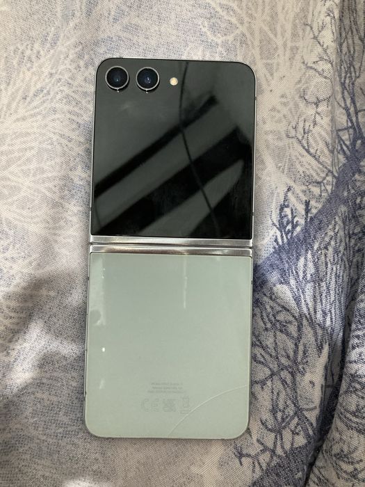 Samsung z flip 5 за части