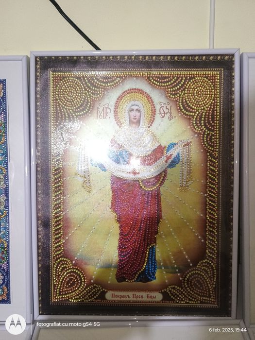 Icoane lucrate manual cu mărgele sunt lucrate de mama mea