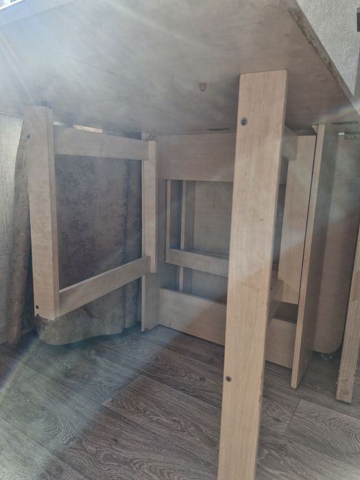 Стол раскладной нуждается в ремонте