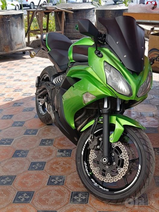 Правильно:

Продаётся мотоцикл Kawasaki ER-6F.
