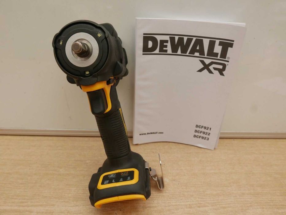 DeWalt DCF923 18v xr 3/8" 610nm гайковерт импакт.