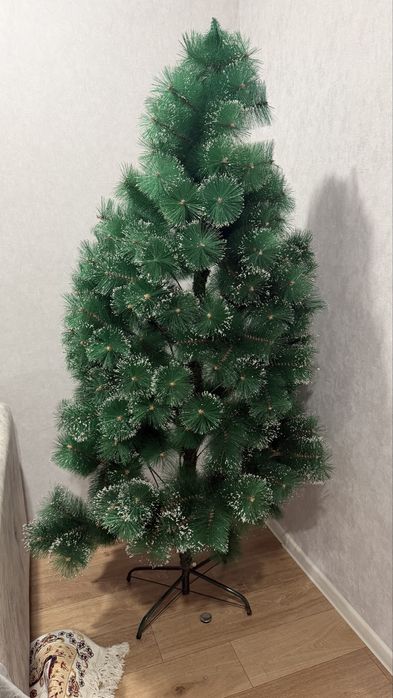 Продам елку новогоднюю