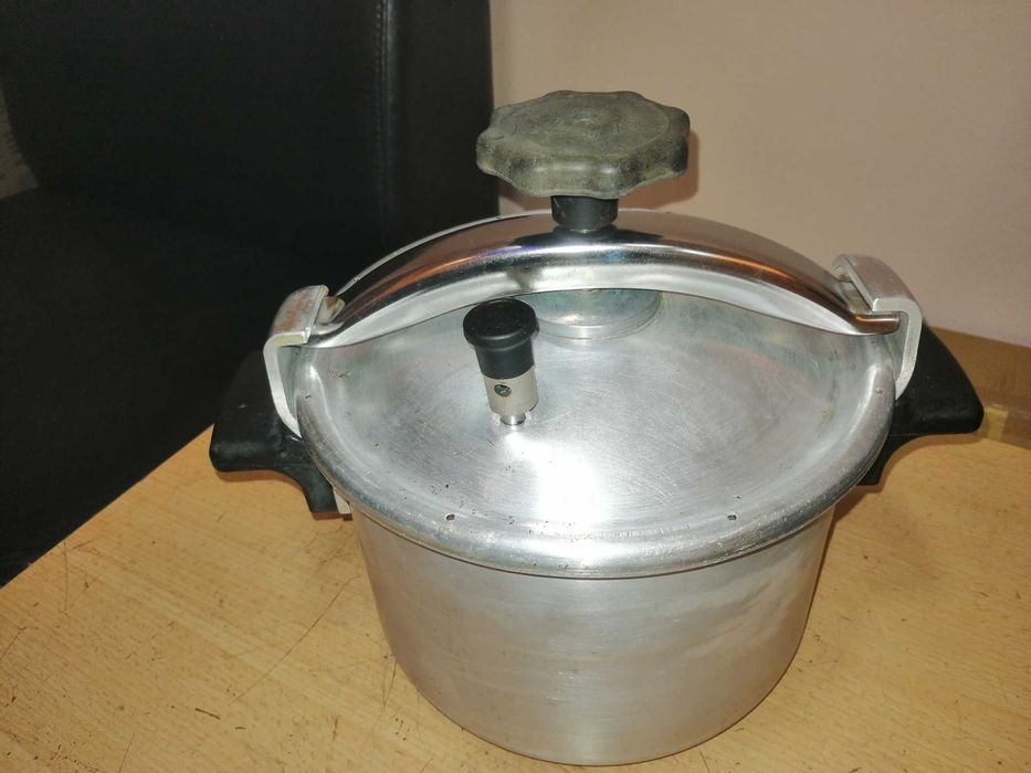 Тенджери под налягане, различни видове и вместимост