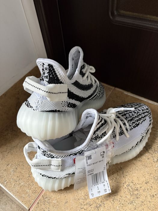 Yeezy 350v2 Zebra 38