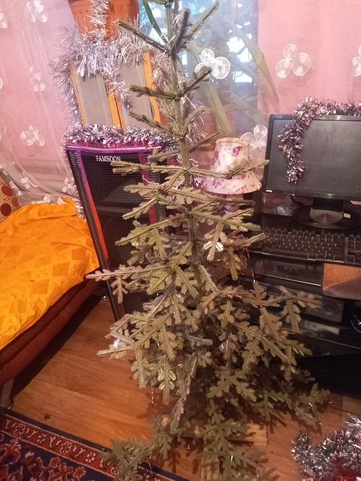 Продам ёлку в хорошем состоянии