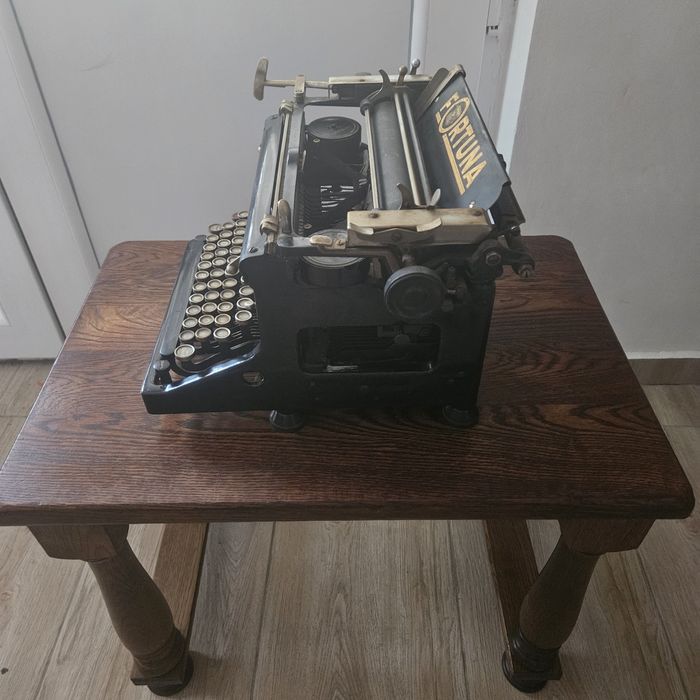 Masina de scris Fortuna antică