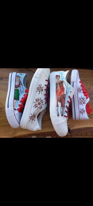 Ръчно рисувани кецове-българка