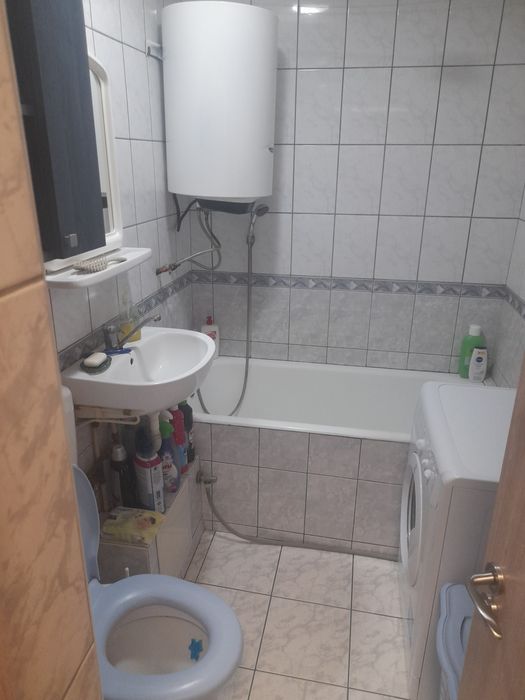 Vind garsoniera complet mobilata si utilata .