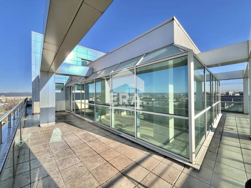 Панорамен офис за продажба с директен достъп до метростанция "Сливница