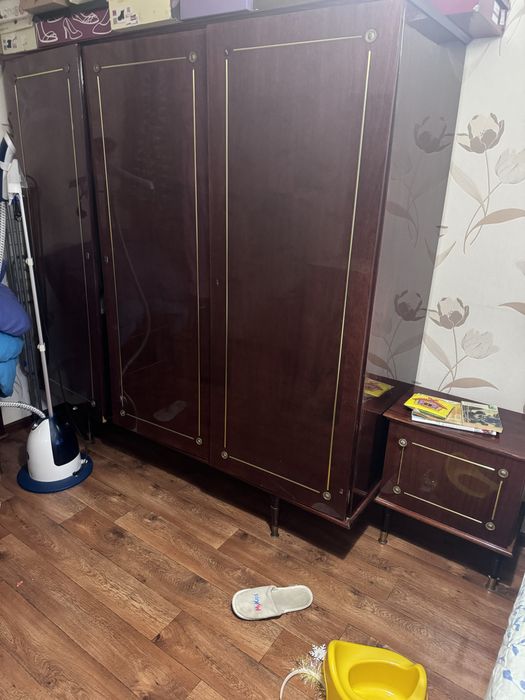 Отдам спальний гарнитур