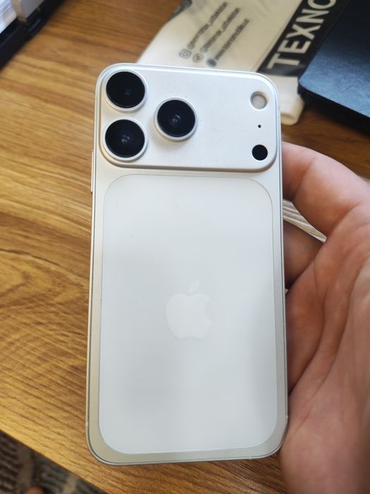IPhone Xs. 17 pro korpus taqilgani