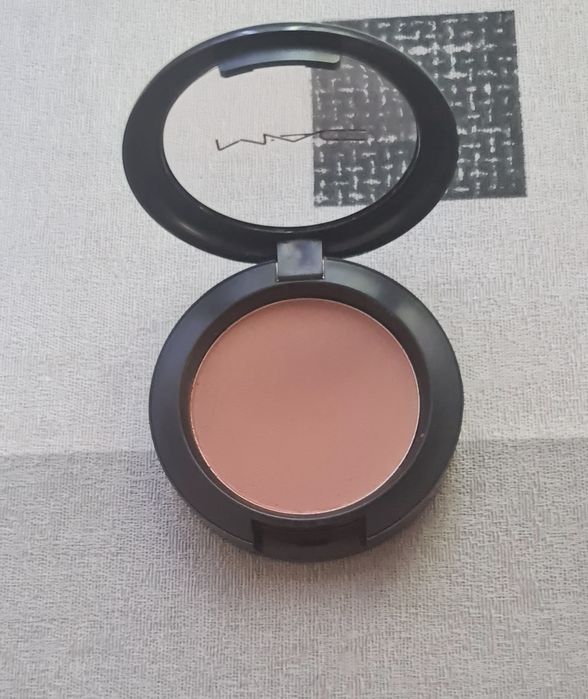 Козметика на Bobbi Brown, YSL и др. и Mac